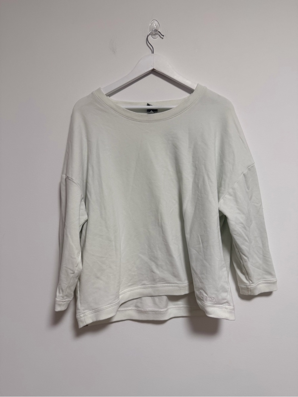 Bench Relaxed Crewneck Sweatshirt in off-white - 3/4 sleeves